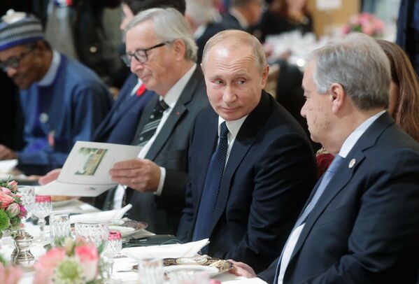 ولادیمیر پوتین، رئیس جمهور روسیه در صبحانه کاری – کاخ الیزه در پاریس - اسپوتنیک افغانستان  