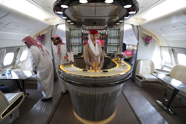 طیاره دو طبقه Airbus A380 مربوط به شرکت هوایی Emirates Airlines - نمایشگاه بین المللی هوایی در بحرین - اسپوتنیک افغانستان  