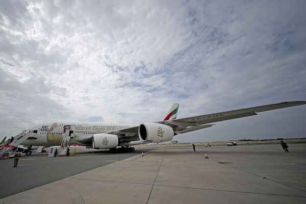 بزرگترین طیاره مسافربری جهان در نمایشگاه بین المللی هوایی بحرین - اسپوتنیک افغانستان  