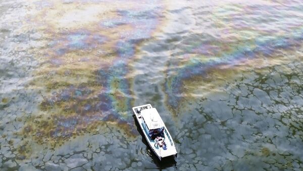 نشت 250 هزار لیتر نفت در سواحل کانادا - اسپوتنیک افغانستان  
