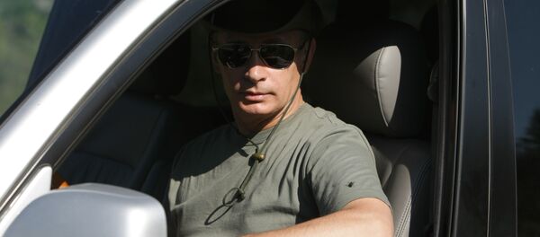 ولادیمیر پوتین، رئیس جمهور روسیه هنگام استراحت در جمهوری تووا ولادیمیر پوتین، رئیس جمهور روسیه هنگام استراحت در جمهوری تووا - اسپوتنیک افغانستان