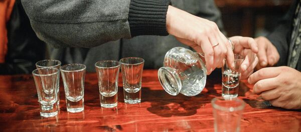 در امریکا بیش از 90 نفر به علت مصرف بیش از حد شراب بستری شدند - اسپوتنیک افغانستان  