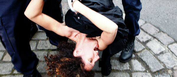 پخش مستقیم از تجاوز گروهی به یک دختر خورد سال در فیس بوک - اسپوتنیک افغانستان  