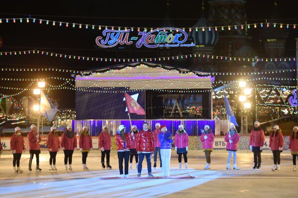 مهمانان حین افتتاح اسکیت روی یخ در میدان سرخ مسکو - اسپوتنیک افغانستان  