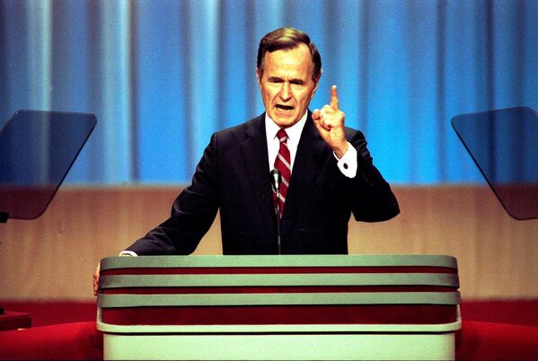 جورج بوش معاون اول رئیس جمهور سابق امریکا رونالد ریگن-18 اگست 1989 - اسپوتنیک افغانستان  