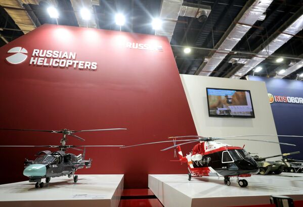مدل بالگردها در غرفه روسیه در نمایشگاه بین المللی تسلیحات EDEX 2018 در مصر - اسپوتنیک افغانستان  