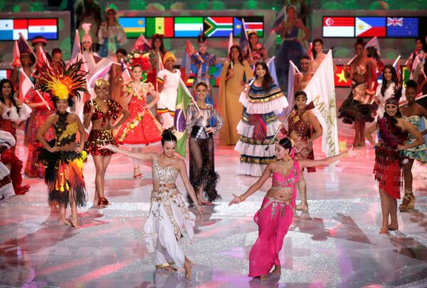 رقص شرکت کنندگان در فینال مسابقه «انتخاب ملکه زیبایی 2018» در چین - اسپوتنیک افغانستان  