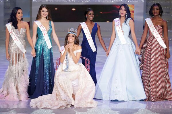 عنوان ملکه زیبایی سال 2018 میلادی به ویسا پونس از کشور مکسیکو رسید - اسپوتنیک افغانستان  