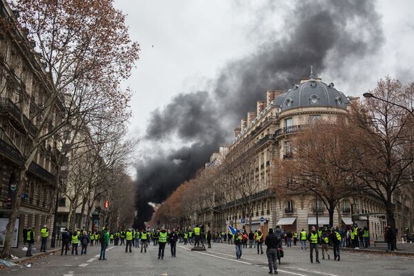 ناآرامی های پاریس که توسط «زرد پوش ها» دامن زده شد. - اسپوتنیک افغانستان  