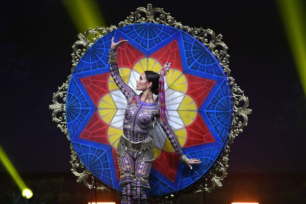 نماینده فیلیپین در نمایش لباس های ملی در کنکور زیبایی ملکه شایسته جهان - 2018 - اسپوتنیک افغانستان  