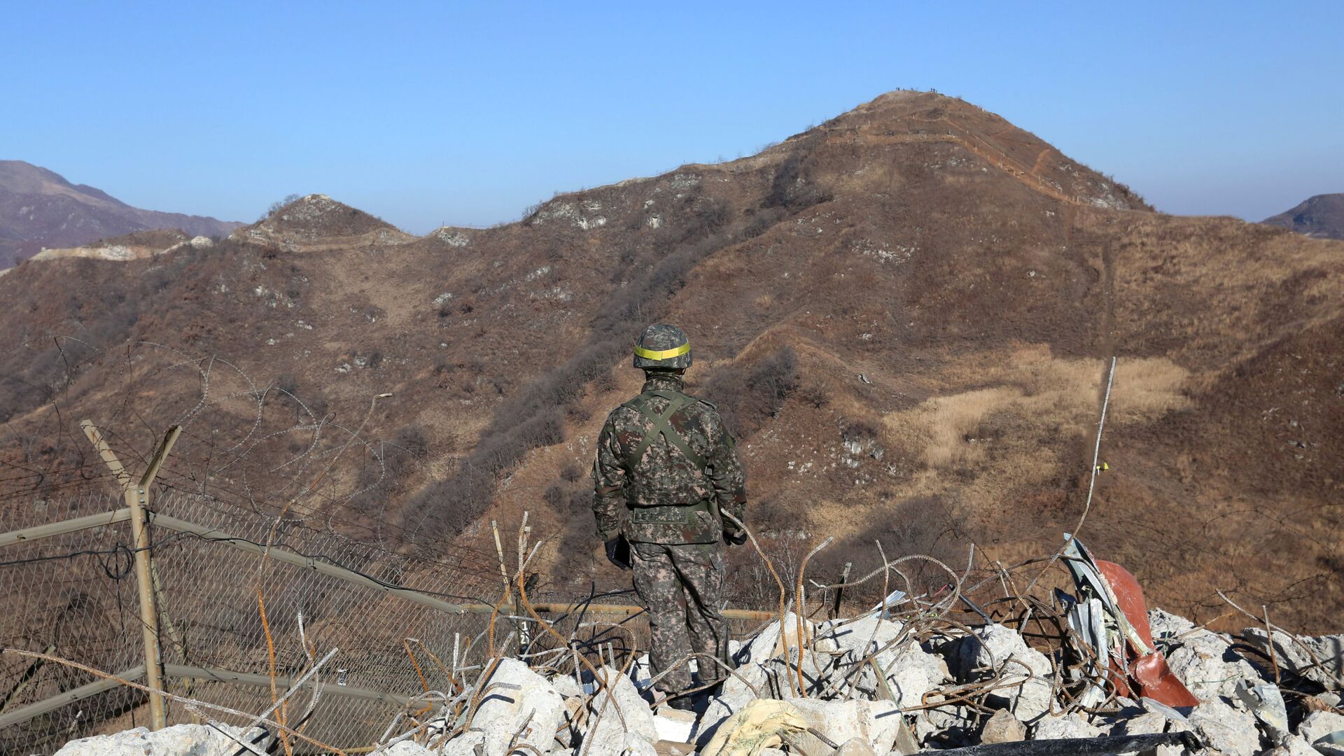 Южнокорейский солдат на месте бывшего наблюдательного поста Южной Кореи в Демилитаризованной зоне - اسپوتنیک افغانستان  , 1920, 02.01.2022