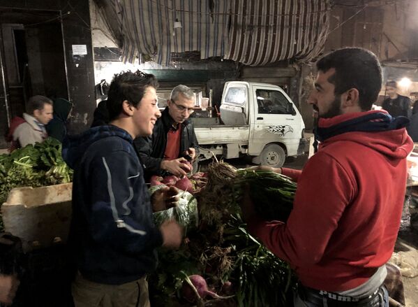 جمع و جوش بازار شبانه حلب - اسپوتنیک افغانستان  