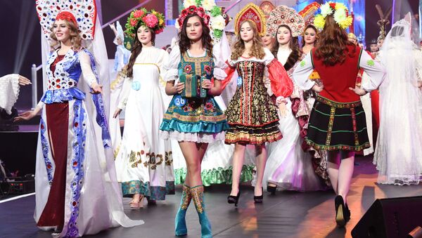 اشتراک‌کنندگان رقابت زیبایی بین‌المللی سفیر زیبایی در ولایت منچوری چین - اسپوتنیک افغانستان  