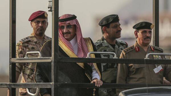 Наследный принц и министр внутренних дел Саудовской Аравии Мухаммад ибн Наиф Аль Сауд на военном параде в преддверии хаджа в Мекку - اسپوتنیک افغانستان  
