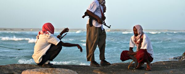 حمله دزدان دریایی بر کشتی حامل روسها در گینه حمله دزدان دریایی بر کشتی حامل روسها در گینه - اسپوتنیک افغانستان