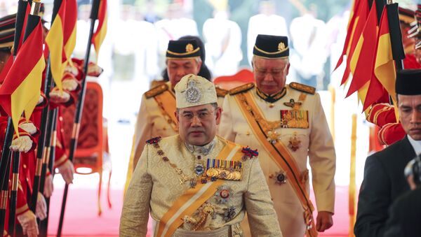 پادشاه مالزیا که با ملکه زیبایی مسکو ازدواج کرده بود، استعفا کرد - اسپوتنیک افغانستان  