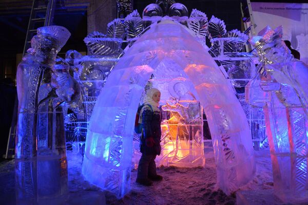 آماده سازی برای برگزاری فستیوال مجسمه های یخی در یکاترینبورگ - اسپوتنیک افغانستان  