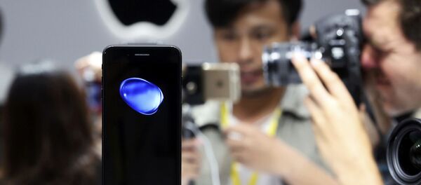 مردی که به‌خاطر آیفون گُرده‌اش را فروخته بود، معیوب شده است - اسپوتنیک افغانستان  