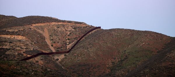 پیدا شدن بقایای 21 جسد سوخته در نزدیکی مرز امریکا با مکزیک پیدا شدن بقایای 21 جسد سوخته در نزدیکی مرز امریکا با مکزیک - اسپوتنیک افغانستان