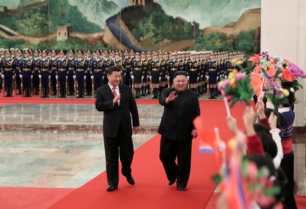 دیدار کیم جونگ اون، رهبر کوریای شمالی با شی جین پینگ، رئیس جمهور چین در بیجینگ - اسپوتنیک افغانستان  