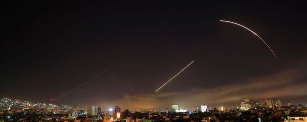 سیستم دفاع هوایی سوریه راکتهای اسرائیلی بر فراز قنیطره را رهگیری کرد سیستم دفاع هوایی سوریه راکتهای اسرائیلی بر فراز قنیطره را رهگیری کرد - اسپوتنیک افغانستان