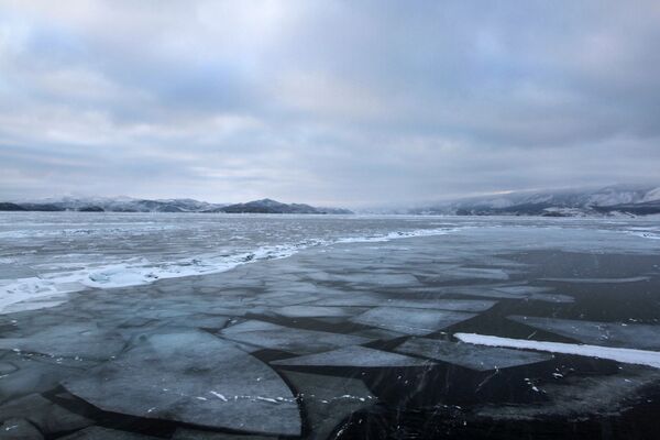 دریاچه بایکال پوشیده از یخ - اسپوتنیک افغانستان  