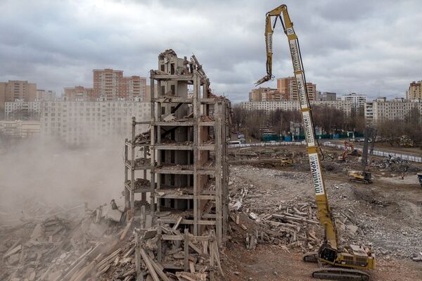 تخریب شفاخانهٔ تکمیل‌نشده در مسکو - اسپوتنیک افغانستان  