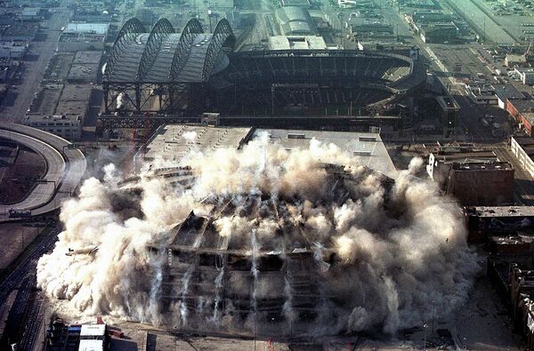 تخریب استادیوم کینگدوم در واشنگتن امریکا - اسپوتنیک افغانستان  