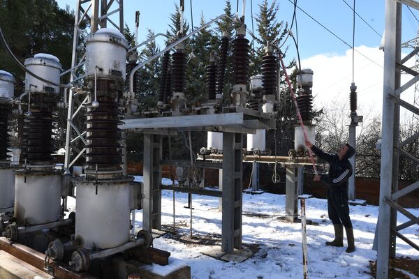 ایستگاه تبدیل و انتقال قدرت در اولین نیروگاه برق آفتابی سوریه - اسپوتنیک افغانستان  