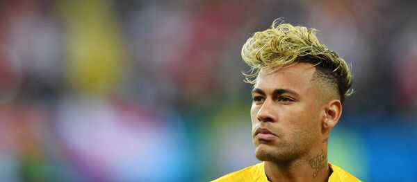 Brazil's Neymar listens to the national anthem before the World Cup Group E soccer match between Brazil and Switzerland in Rostov-on-Don, Russia, June 17, 2018 Brazil's Neymar listens to the national anthem before the World Cup Group E soccer match between Brazil and Switzerland in Rostov-on-Don, Russia, June 17, 2018 - اسپوتنیک افغانستان