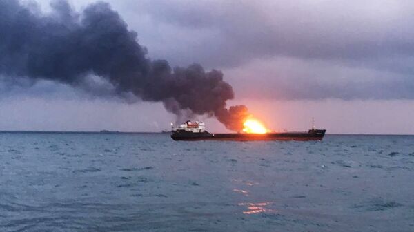 آتش گرفتن دو کشتی در تنگه کرچ دست کم 14 کشته بر جا گذاشت - اسپوتنیک افغانستان  