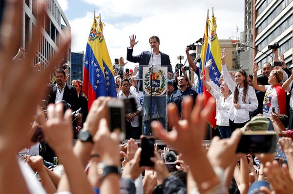 خوان گوایدو، رهبر اپوزیسیون ونزوئلا و رئیس پارلمان این کشور در تظاهرات ضد دولتی – کاراکاس - اسپوتنیک افغانستان  