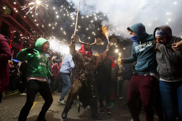 فستیوال سنتی Correfoc در پالما ده مایورکا فستیوال سنتی Correfoc در پالما ده مایورکا - اسپوتنیک افغانستان