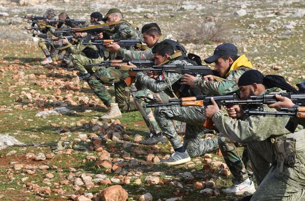 آموزش سربازان سوریایی توسط متخصصین نظامی روسیه - اسپوتنیک افغانستان  