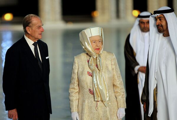 الیزابت دوم، ملکه بریتانیا هنگام بازدید از ابوظبی - اسپوتنیک افغانستان  