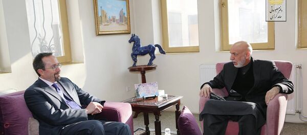 گفتگوی کرزی و سفیر امریکا درمورد نشست مسکو گفتگوی کرزی و سفیر امریکا درمورد نشست مسکو - اسپوتنیک افغانستان