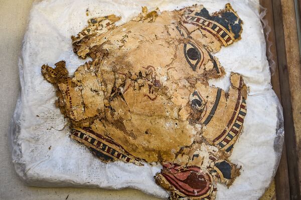قطعه ای هنری کشف شده در قبرستان باستانی در 340 کیلومتری جنوب قاهره . - اسپوتنیک افغانستان  
