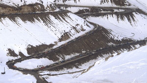 بسته شدن شاهراه سالنگ بر اثر بارش برف سنگین به‌ روی رفت و آمد - اسپوتنیک افغانستان  