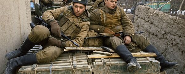 نظامیان روسیه از داشتن گوشی های هوشمند محروم شدند نظامیان روسیه از داشتن گوشی های هوشمند محروم شدند - اسپوتنیک افغانستان