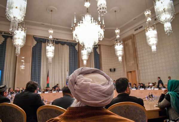 نمایندگان طالبان و اپوزیسون افغانستان در حال گفت و گو در پریزدینت هوتل مسکو - اسپوتنیک افغانستان  