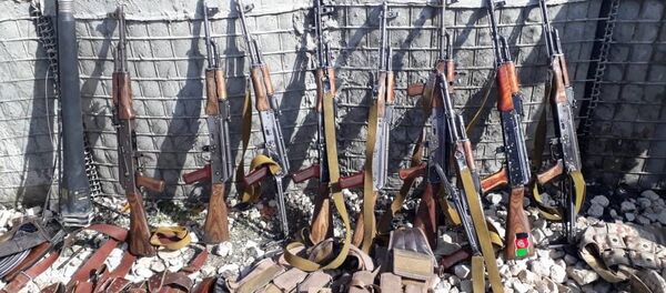 کشف دیپوی مواد انفجاری گروه طالبان در غزنی کشف دیپوی مواد انفجاری گروه طالبان در غزنی - اسپوتنیک افغانستان