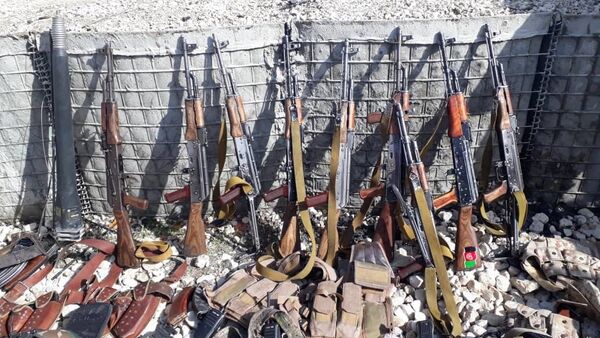 کشف دیپوی مواد انفجاری گروه طالبان در غزنی - اسپوتنیک افغانستان  