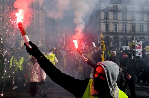 تظاهرات «واسکت زردها» در پاریس، فرانسه - اسپوتنیک افغانستان  