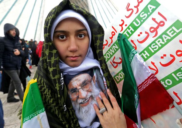 راهپیمایی به مناسبت چهلمین سالگرد انقلاب اسلامی ایران – تهران - اسپوتنیک افغانستان  