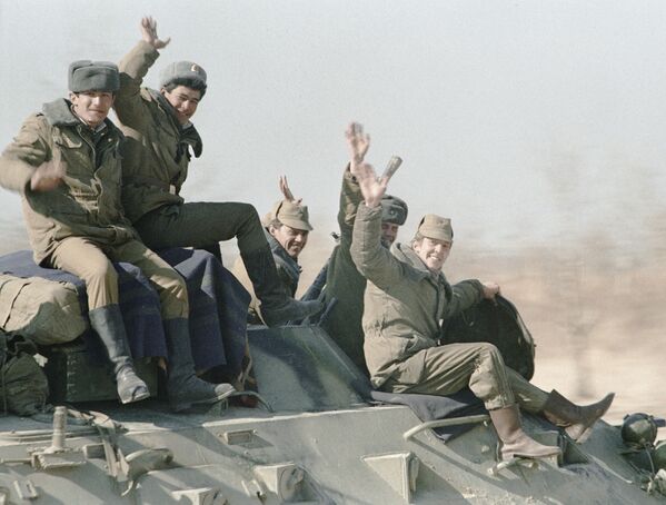 بیرون شدن نیروهای محدود شوروی از افغانستان به تاریخ 14 فیبروری 1989 - اسپوتنیک افغانستان  