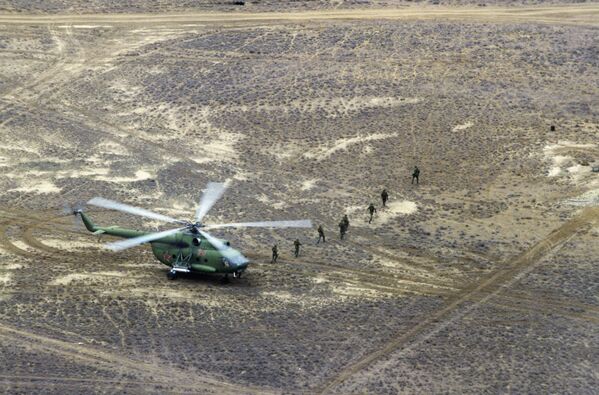 نیروهای محدود شوروی در جمهوری دموکراتیک افغانستان. فرود در مزرعه کوهستانی هندوکش. 31 مارچ 1988 - اسپوتنیک افغانستان  