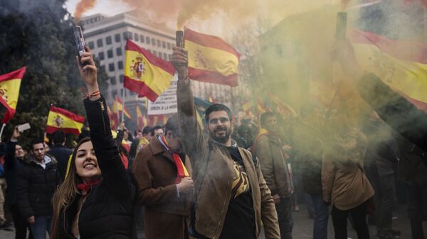 Участники митинга за единство Испании собрались на площади Колумба в Мадриде - اسپوتنیک افغانستان  