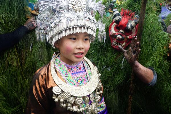 دختری از قبیله میائو در جشنواره لباس های ملی – شهر لیوژو، چین - اسپوتنیک افغانستان  