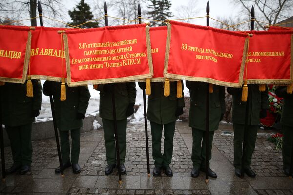 شرکت کنندگان راهپیمایی به مناسبت 30 و مین سالگرد بیرون شدن نیروهای شوروی از افغانستان - اسپوتنیک افغانستان  