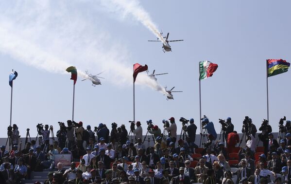 هلیکوپتر های نیروی هوایی هند در نمایشگاه آیرو ایندیا سال 2019 بنگلور - اسپوتنیک افغانستان  